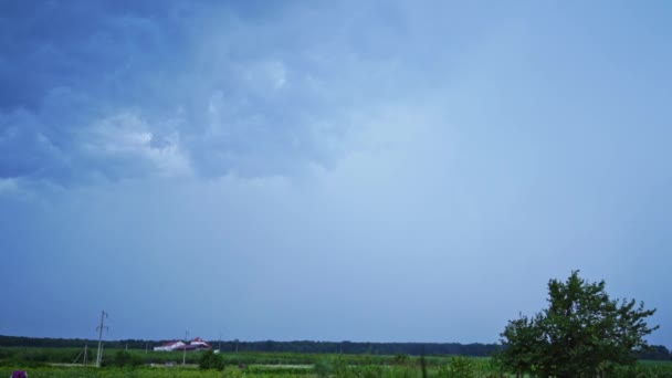 Bliksem Storm Boven Hemel Zicht Blikseminslag Donkere Bewolkte Lucht — Stockvideo