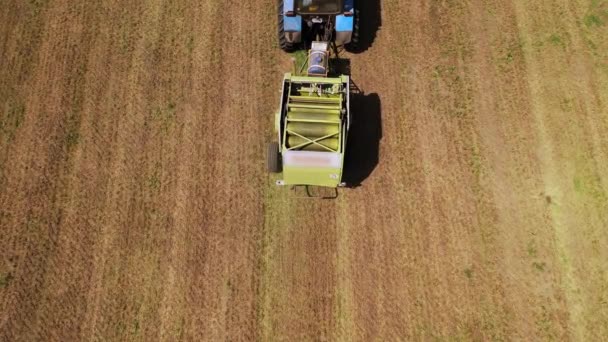 Processus Travail Tracteur Agricole Extérieur Été Vue Dessus Machine Pressage — Video