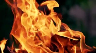 Şöminede yanan ateş, yakın çekim, boşluğu kopyala