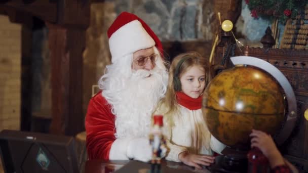 Santa Claus Shows Little Girl Globe Santa Red Costume White — Stock Video