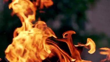 Şöminede yanan ateş, yakın çekim, boşluğu kopyala