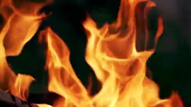 Şöminede yanan ateş, yakın çekim, boşluğu kopyala