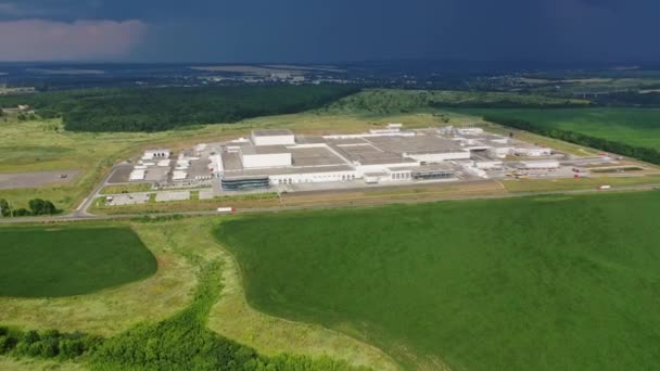 Vista Aérea Sobre Grande Território Estrutura Industrial Sobre Paisagem Natural — Vídeo de Stock