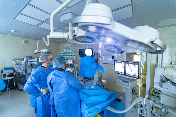 Ziekenhuis Interieur Met Operatietafel Lampen Ultramoderne Apparaten Technologie Moderne Kliniek — Stockfoto