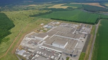 Endüstriyel kümes hayvanlarının hava manzarası. Fabrika imalatı. Sanayi bölgesi.