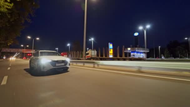 Audi Tron Audi Tarafından Üretilen Bir Lüks Arazi Aracı Şehirde — Stok video