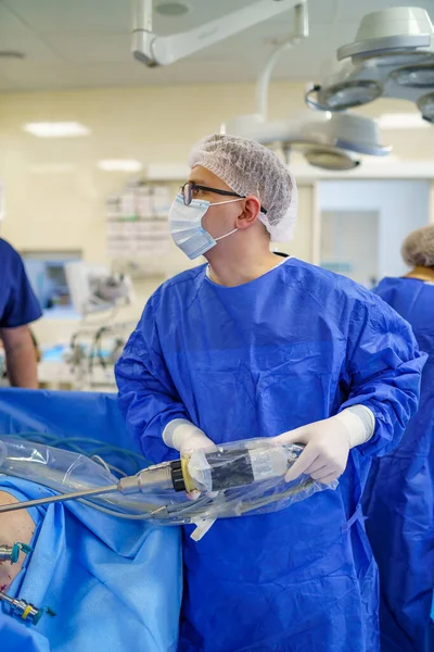 Neurocirujano Está Operando Con Máquina Cirugía Robótica Médica Control Manual — Foto de Stock