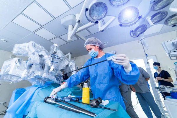 Csapatsebész Műtőben Modern Sebészeti Rendszer Orvosi Robot Vinci Sebészet — Stock Fotó