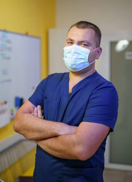 Hivatásos Sebész Portréja Orvos Maszkot Viselt — Stock Fotó