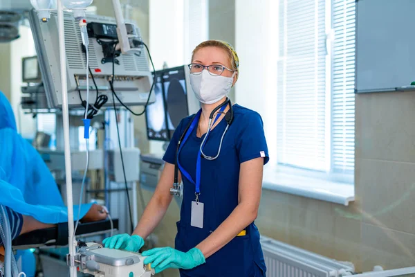 Portrait Professional Nurse Medical Assistant Surgical Mask Operation Modern Hospital — Stock Photo, Image