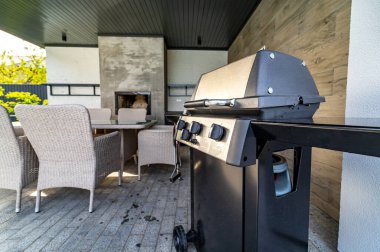 BBQ ızgara metal paslanmaz soba ve ekipman. Açık havada ızgara kızartıcı.