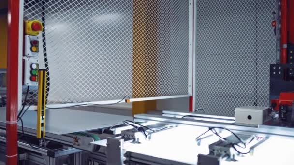 Промисловий Робот Працює Заводі Conveyor Tracking Controller Роботизованої Руки Концепція — стокове відео