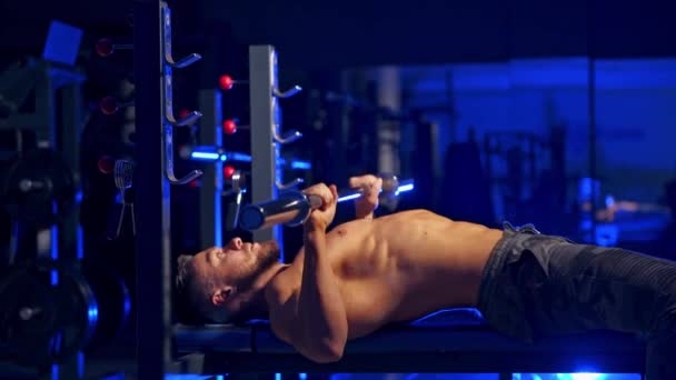 Shirtless Young Bodybuilder Doing Bench Press Chest Strong Abs Blue — Stock Video