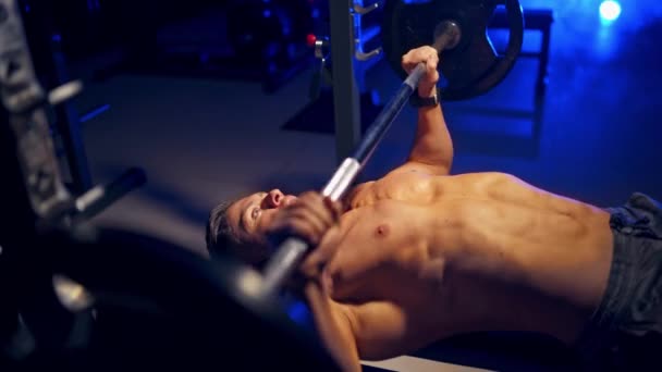 Shirtless Young Bodybuilder Doing Bench Press Chest Strong Abs Blue — Stock Video