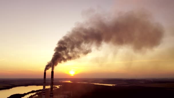 Paysage Industriel Fumée Provenant Des Tuyaux Centrale Coucher Soleil Pollution — Video