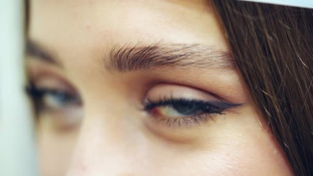 Pemeriksaan Mata Tutup Mata Wanita Yang Diperiksa Oleh Dokter Laser — Stok Video