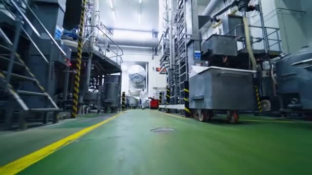 Fábrica Industrial Moderna Trabalhador Uniforme Fábrica Moderna Interior Planta Industrial — Vídeo de Stock