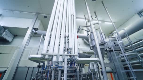 Modern Utrustning Inne Industrifabriken Ventilationsrörsystem Inomhus Tillverkningskoncept Rörelsekamera Nere — Stockvideo