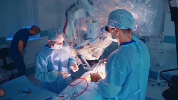 Operační Proces Moderní Klinice Týmová Práce Chirurgů Provádějících Operaci Pacientovi — Stock video