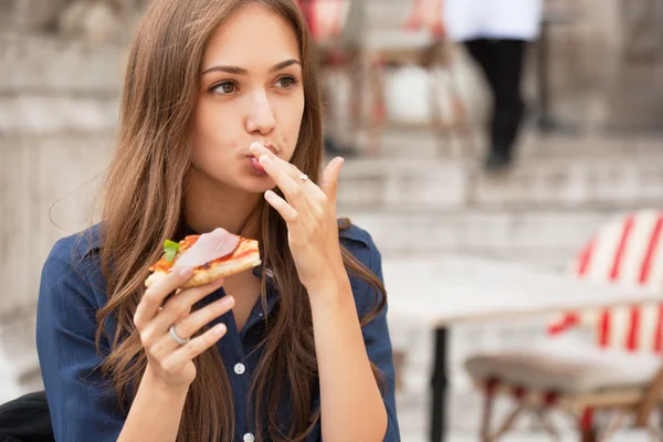 Delicioso divertimento pizza . — Fotografia de Stock