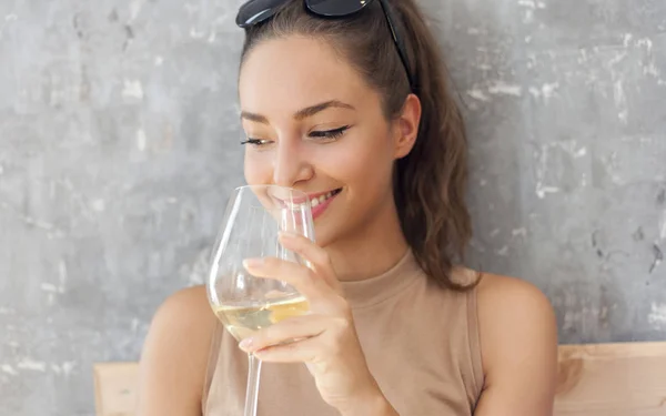 Pret van de zomer wijn. — Stockfoto