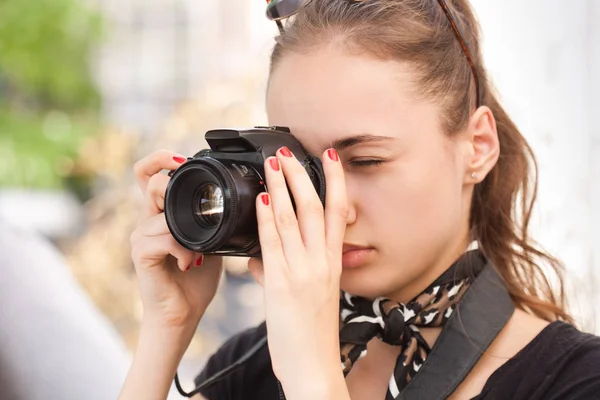 Fashionable young photographer. — Stock Photo, Image