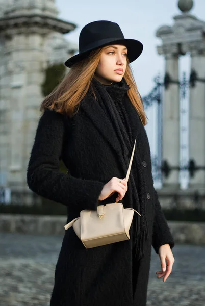 Vintern mode brunett. — Stockfoto