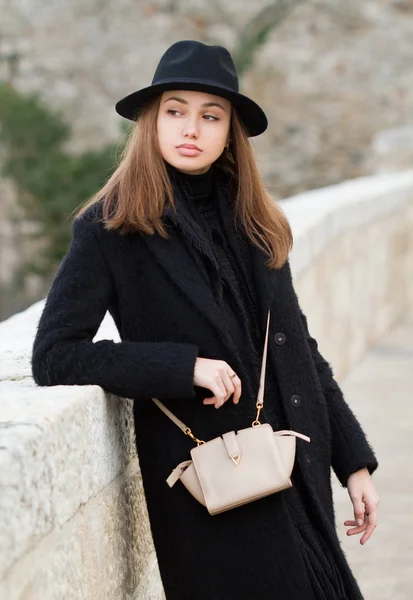 Winter mode brunette. — Stockfoto