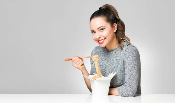 Cute brunette eating asian food. — Stock Photo, Image