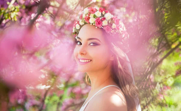 Precioso primavera maquillaje mujer . — Foto de Stock