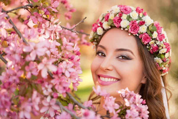 Precioso primavera maquillaje mujer . — Foto de Stock