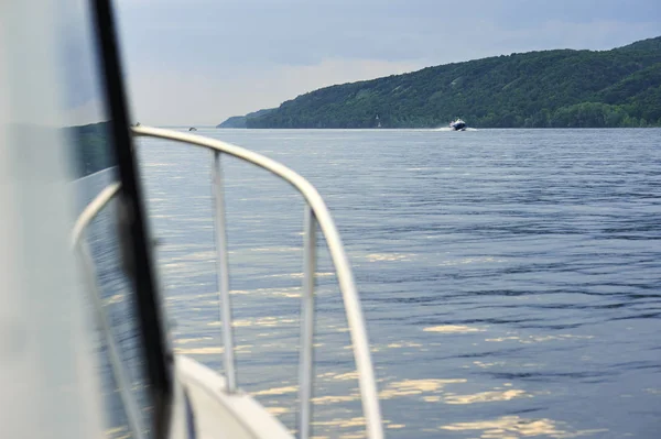 Nehir manzara teknede görünümünden