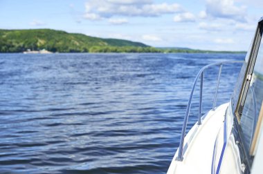 Nehir manzara teknede görünümünden