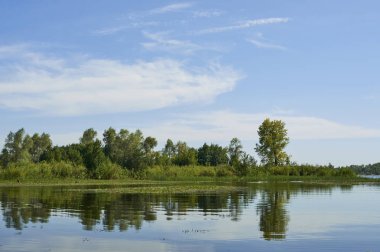 Nehir manzara sahil su yansıması ile