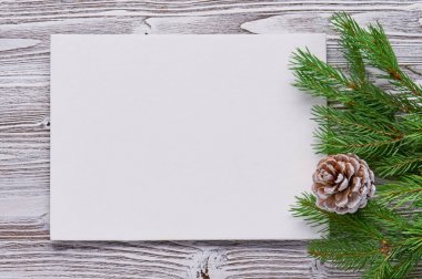 Noel arka plan astarlanmalıdır karton, çırpı, sedir kozalakları 