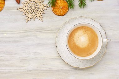 Noel arka plan. Cappuccino kahve beyaz C'de Üstten Görünüm