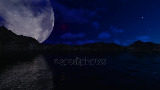 Большая Луна над ночным морем — стоковое видео