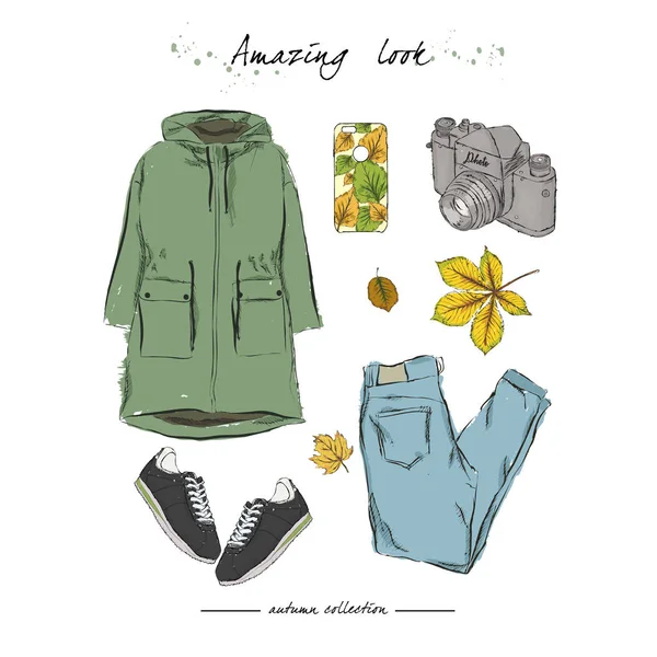 Herbst-Outfit mit Accessoires: Parka, stylische Jeans, Turnschuhe, Handytasche mit Herbstprint, Kamera, fallendes Laub. handgezeichnete Vektorillustration auf weißem Hintergrund. — Stockvektor