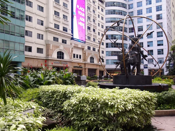 Rows of cafes and restaurants as well as site attractions at the Eastwood City — Stock Photo, Image