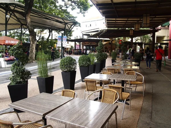 Rangées de cafés et restaurants ainsi que des attractions du site à Eastwood City — Photo