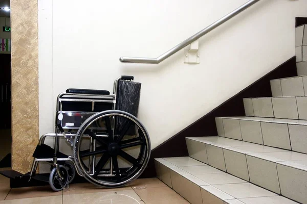 A wheelchair and a set of staircase. — Stock Photo, Image