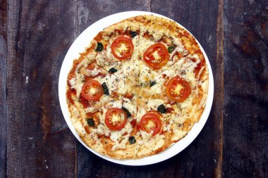 Taze pişmiş margherita pizza