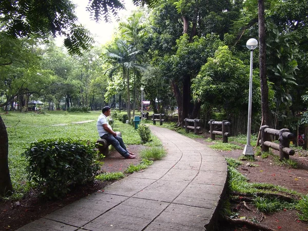 Památky a scény uvnitř Ninoy Aquino parky a Wildlife Center. — Stock fotografie