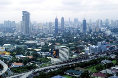 Konut ve ticari alanlar ve Metro Manila işyerlerinde havadan görünümü.
