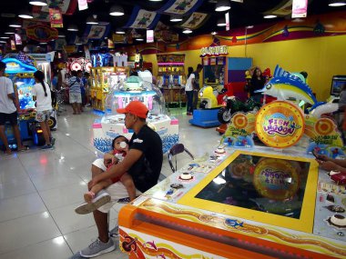 İçinde bir eğlence arcade oyunlar, çeşitli oyunlar ve Etkinlikler.