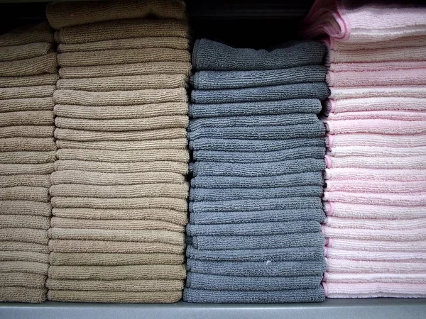 Colorful towels stacked on a shelf — Stock Photo, Image