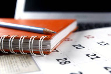 Takvim, dizüstü bilgisayar ve dizüstü bilgisayar