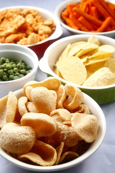 Verschiedene Chips und Junk Food Stockbild