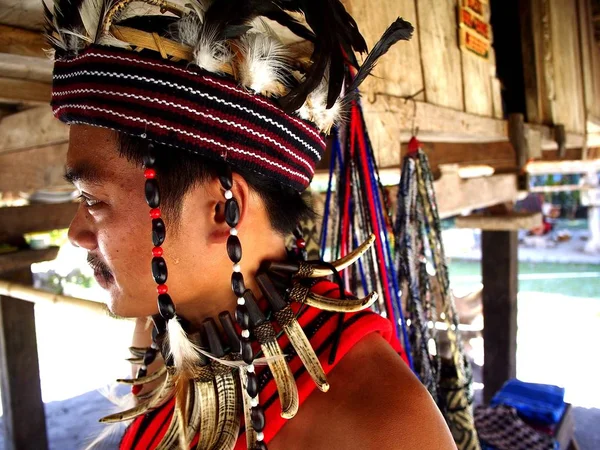 Espectadores culturales dentro del Nayong Pilipino en el Clark Field en Mabalacat, Pampanga . — Foto de Stock