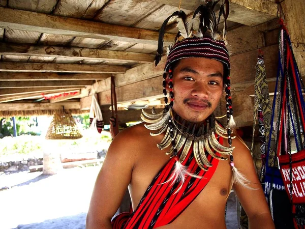 Kulturell show artister släpper den Nayong Pilipino på fältet Clark i Mabalacat, Pampanga. — Stockfoto